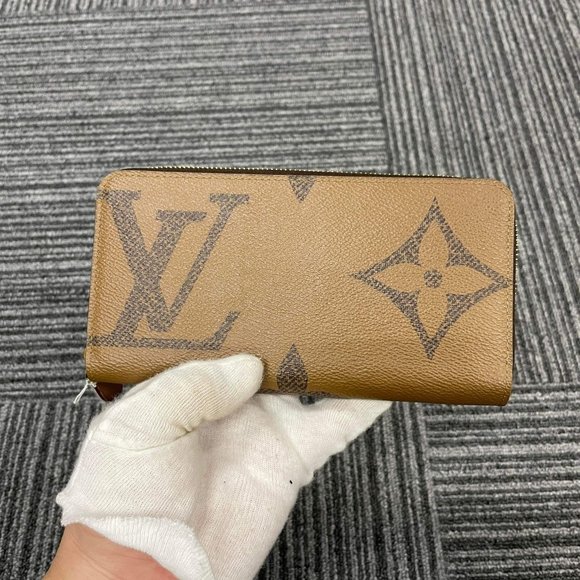 LOUIS VUITTON Giant Monogram Reverse Zippy Wallet Brown